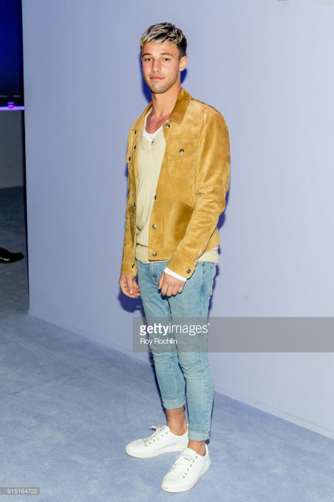 CamDPortugal's tweet photo. Fotos do Cameron Dallas - Tom Ford Fall/Winter 2018 Men’s Runway Show, no Park Avenue Armory em Nova Iorque (6 de Fevereiro). Muito lindo, não acham? 💕 https://t.co/hFjmIbxThq