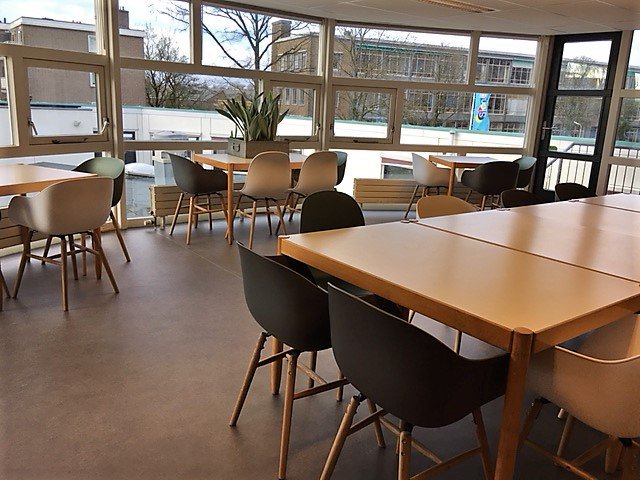 WTArchitecten's tweet photo. Recentelijk hebben wij voor de Sint Paulusschool te Leeuwarden een spoorboekje vormgegeven.Dit boekje dient bij vervanging van meubilair of het stapsgewijs wijzigen van het interieur als leidraad. De eerste stappen naar het nieuwe concept zijn gezet. Ga zo door Sint Paulusschool! https://t.co/rZ7ZSW5OaD