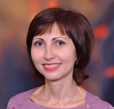 Педагог из школы села Ягодное Елена Фоломкина вышла в финал областного конкурса «Учитель года – 2018». Участие в нем - традиция семьи. Муж Елены, Алексей, победил в конкурсе «Учитель года Самарской области – 2014». Подробнее: vstrg.info/novosti/pedago…