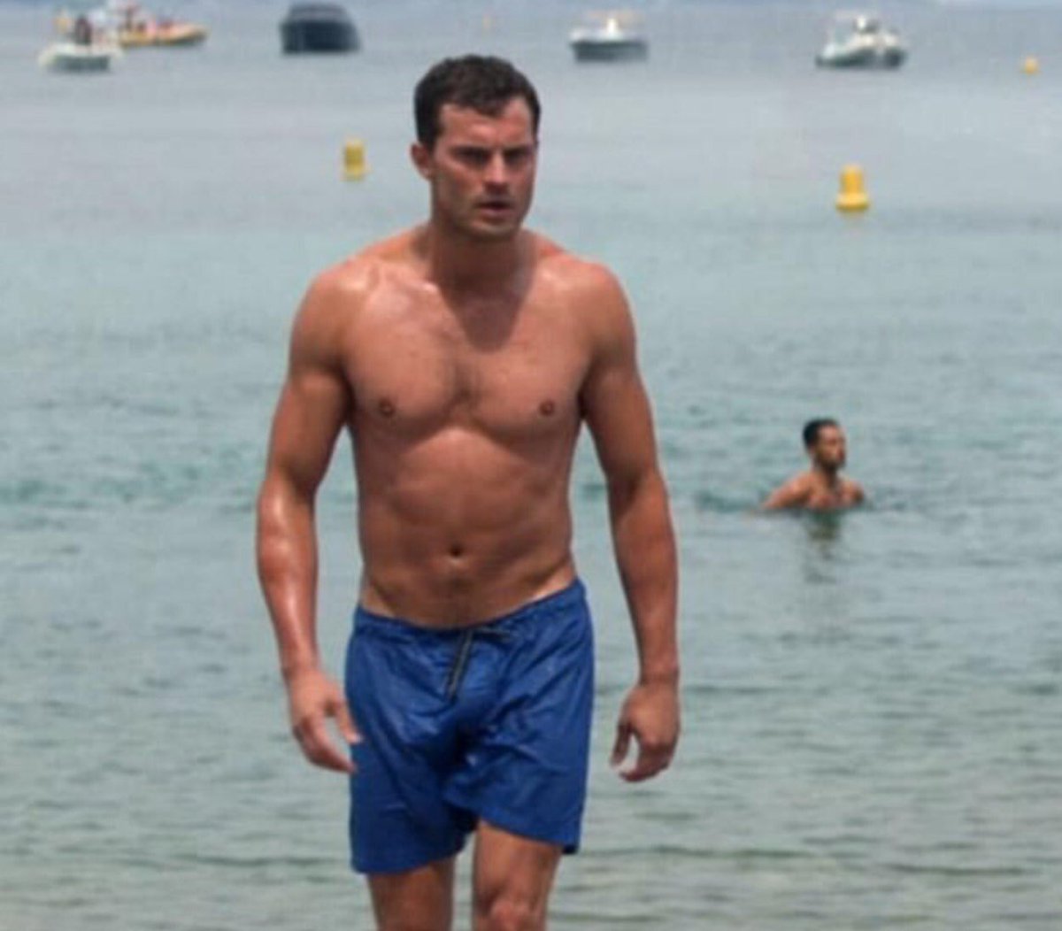 GossipRoomOff's tweet photo. Aujourd'hui, "50 Nuances Plus Claires" sort enfin au cinéma ! 🎬🔥 #FiftyShadesFreed https://t.co/h1WHLsLflC