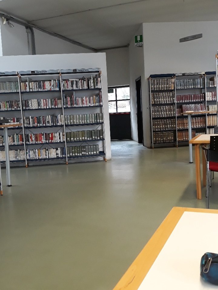 NeimThe's tweet image. New ep  
#Italian 
#Biblioteca 
#BookDirect 
#book 
#grunge