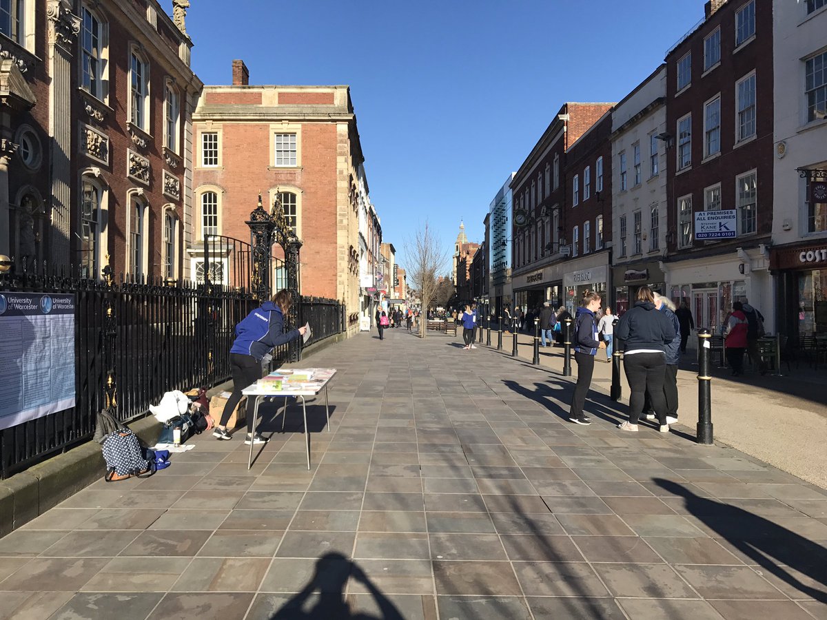George20897's tweet photo. Lovely sunny day to promote Physio @WestMidlandsCSP @physiojessie @thecsp #WORCPHYSIO #NHSPHYSIO https://t.co/mZgLZh12H8