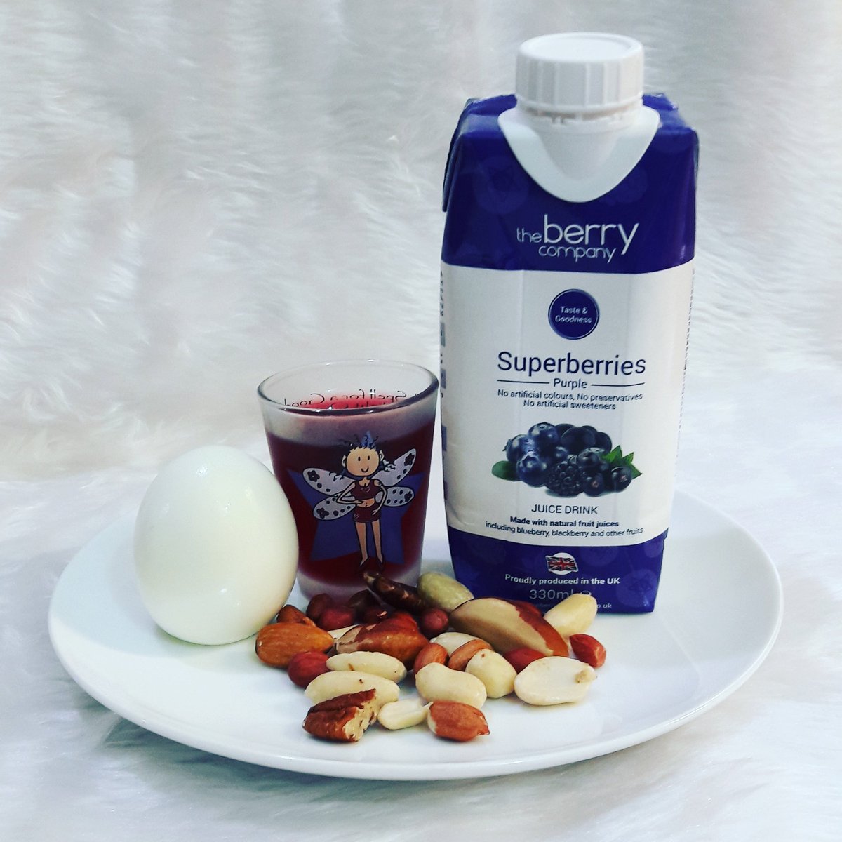 MandieWitch's tweet photo. @theberryco Yummyliscious #Superberries juice shot with my 5:2 fast day brekkie
Grape, blackcurrant, blueberry and blackberry juices are the perfect combo 😍

#Superberries #theberryco #triyit #purple #UKproduced #vitamins #refreshing https://t.co/suaQyQoicQ