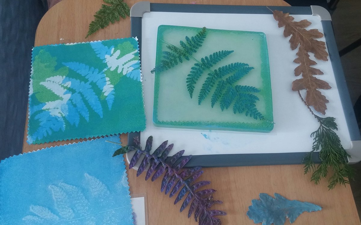 Patients @RoyalLpoolHosps making some beautiful leaf prints this morning with artist <a href="/ruthballenamel/">ruth ball</a>