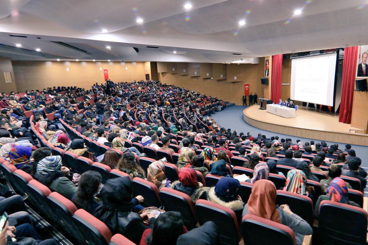 bingolbel's tweet photo. Belediye Başkanımız @yucelbarakaz Valimiz Sayın Ali MANTI, Bingöl Üniversitesi Rektörü Prof. Dr. İbrahim ÇAPAK ile birlikte ‘Gençlik ve Şehir’ konulu panele panelist olarak katıldı. https://t.co/PkRJF1pZya