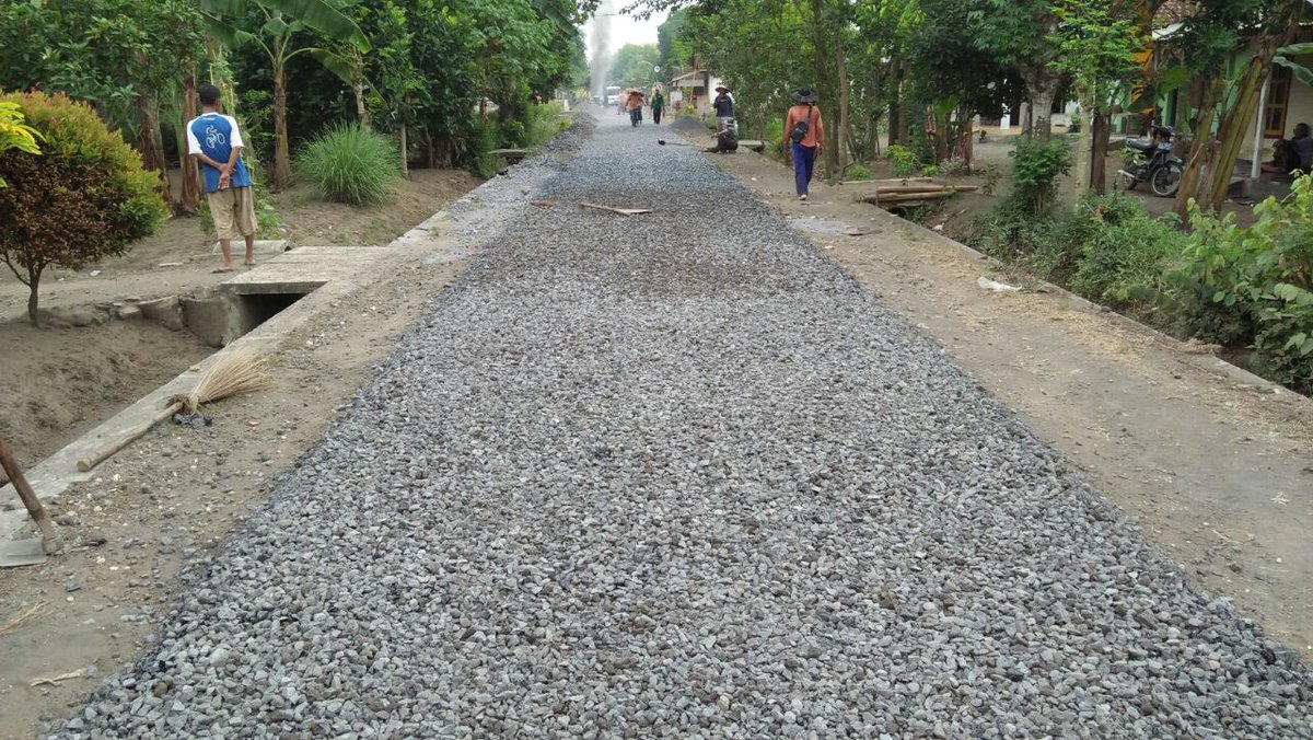 Budiman12311's tweet photo. #ManfaatDanaDesa 
#tppijawatimur 
#lumajang 
#lumajang

Pembangunan aspal Dusun Kauman Desa Wonogriyo Kec. Tekung

@jokowi 
@EkoSandjojo 
@anwsanusi 
@fachrilabalado 
@DewantoAndry https://t.co/hRYBwAj9ml