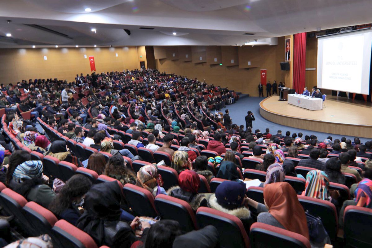 yucelbarakaz's tweet photo. Bingöl Üniversitesinde düzenlenen “Gençlik ve Şehir Paneli’nde öğrencilerimiz ile bir araya geldik. https://t.co/s6DIXA9x0I