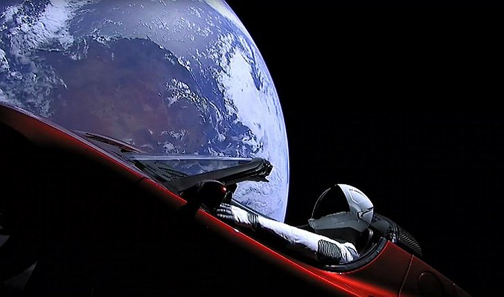 jopiheinz's tweet photo. Casi ningún diario argentino llevó esta foto en su tapa de hoy. Una pena: la poesía también merece su espacio en los quioscos y los bares. https://t.co/Z2F2CfUz0u