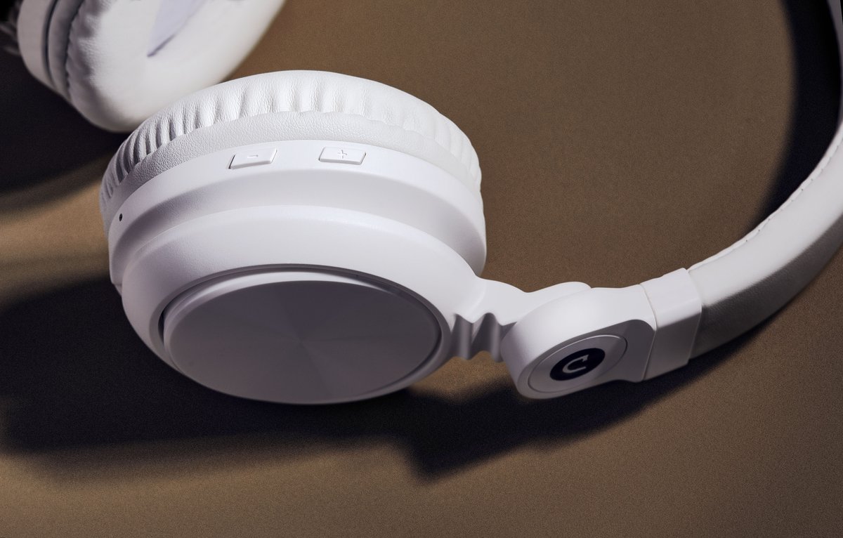 Make your day that bit easier with a pair of LazerWireless 😌 Take a phone call or skip a track without ever reaching for your phone 🤳#bluetoothheadphones #wirelessheadphones #headphones #audio #fashion #accessories #style