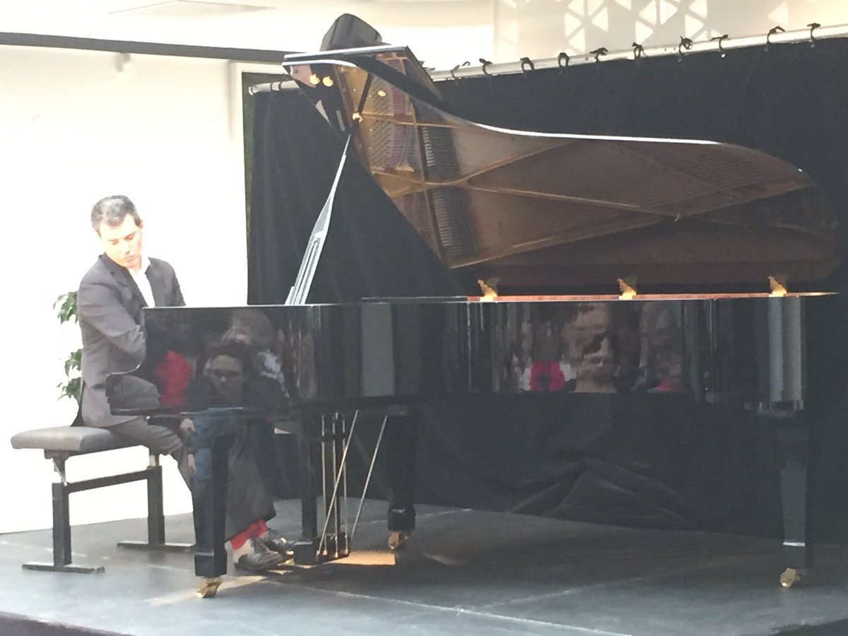 A l'Espace Kennedy: Brahms,chopin,Schubert,Liszt, Schumann, à la rencontre des Burgiens par les mains du talentueux Samuel Fernandez@ca_centrest.fr👏🎼🎹