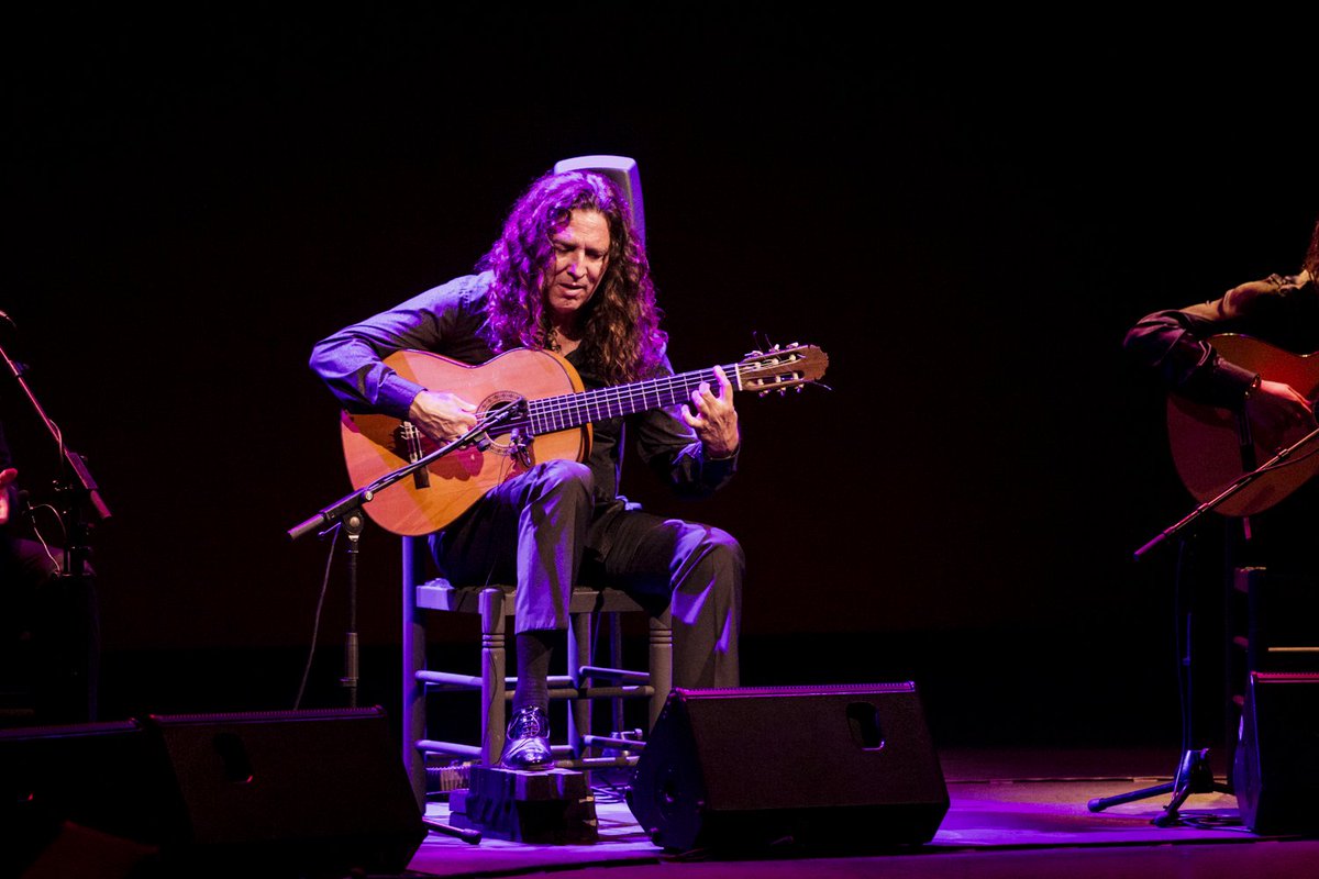 laBienal's tweet image. Nuestra más sincera enhorabuena al guitarrista @Tomatito6 por la concesión de la Medalla de Oro al Mérito en las Bellas Artes.

Fotografía de @oscaromi.
