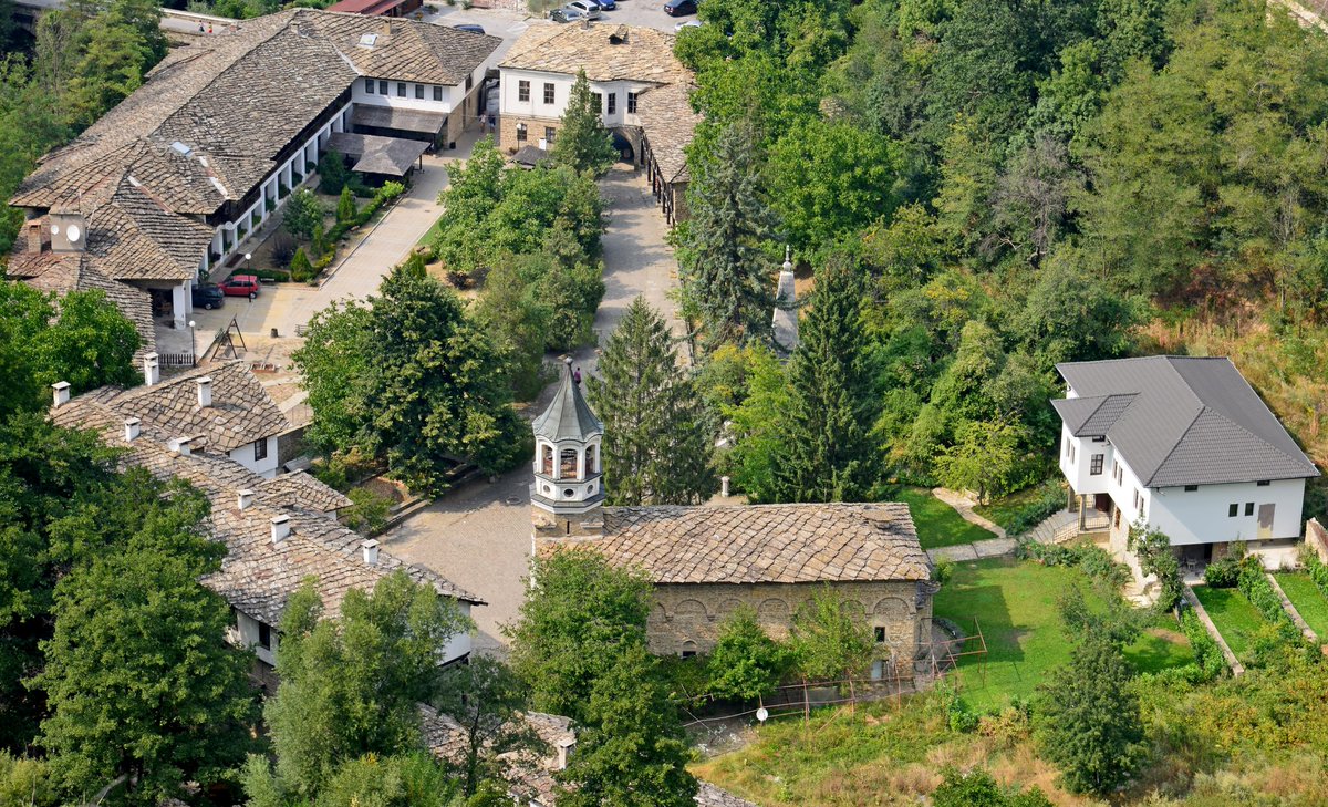 karashkahouse's tweet photo. is 54km from Dryanovo Monastery. There is located also Bacho Kiro Cave.
_______________________________
#dryanovo #dryanovomonastery #monastery #gabrovo #bulgaria #centralbulgaria #karashka #explorebulgaria #travel #traveling https://t.co/pD1d2RsGFh