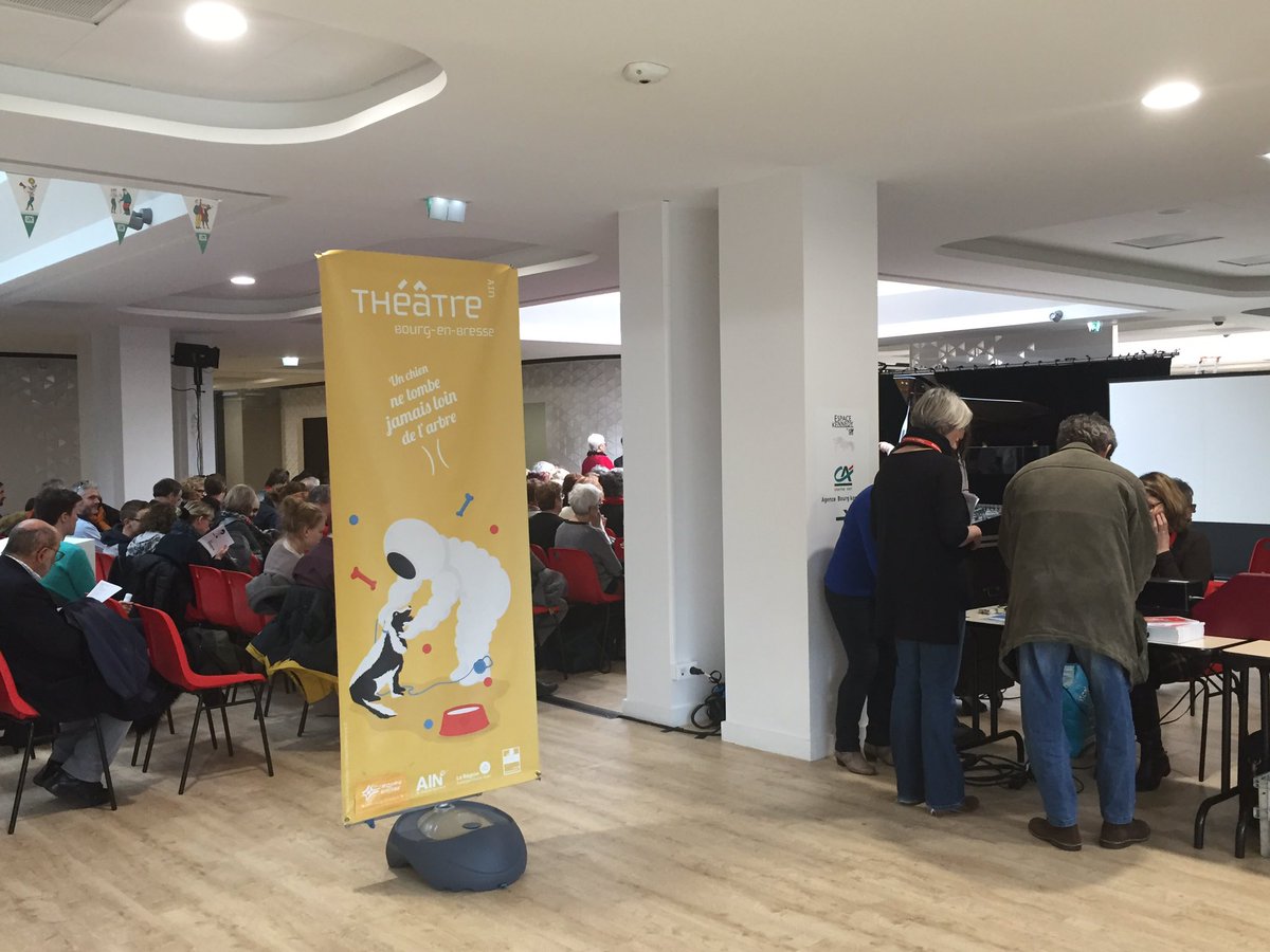 espacekennedy's tweet photo. Partenariat Théâtre de Bourg/Credit Agricole. La musique réunit petits et grands a l'Espace  Kennedy. Vincent Roche-Lecca,Aline Romand-Mamet et Lionel Picard: MERCI pour ce moment magique👏👏@ca_centrest.fr🎹🎼 https://t.co/wpGYtQuZJy