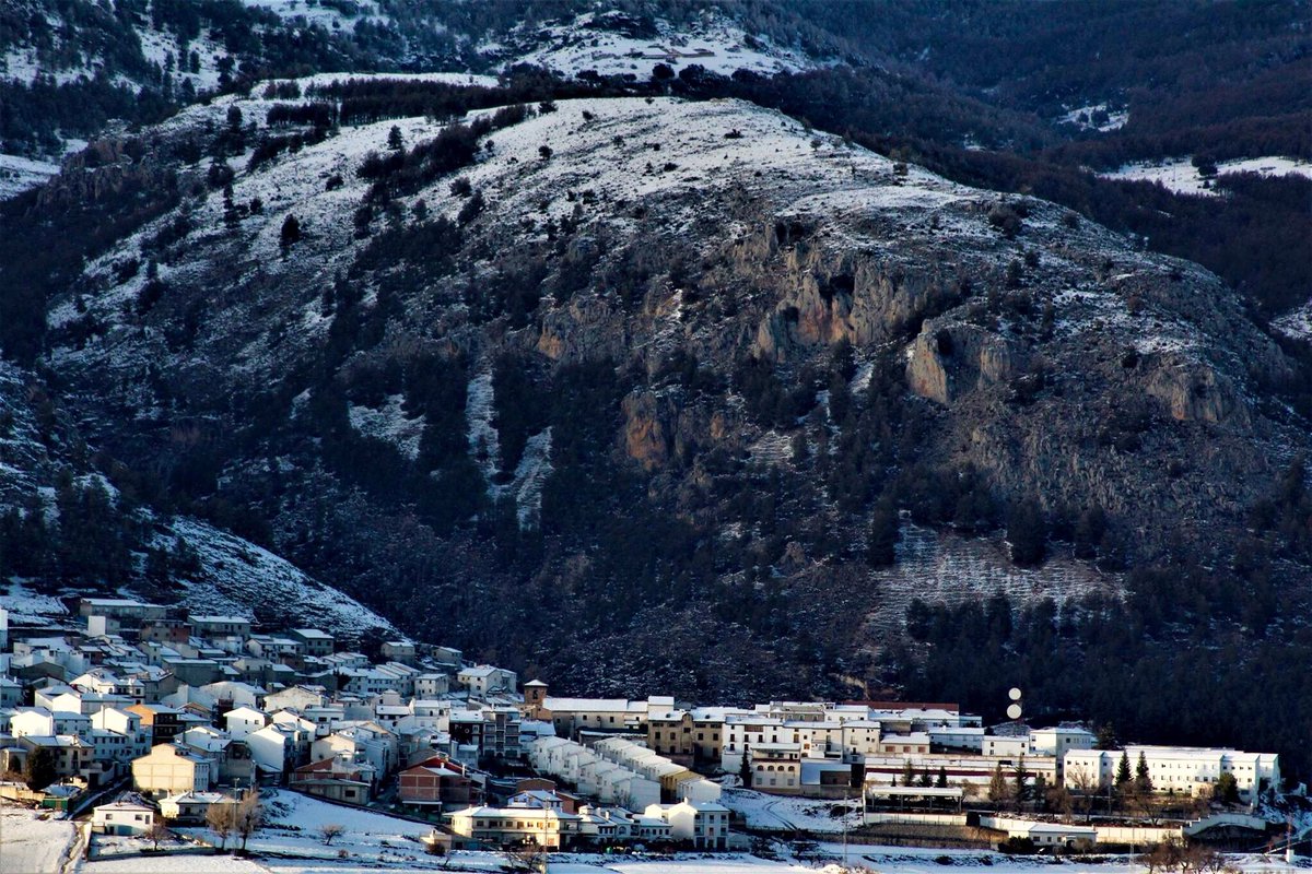 RadioSierraFM's tweet photo. Este primor también está protegido.❄️¡ Nuestras #Sierras jiennenses y albaceteñas #sobrecogen !#SantiagodelaEspada #SantiagoPontones #SierradeSegura #SierradelSegura #SierradeAlcaraz https://t.co/YDBlLGxn2w