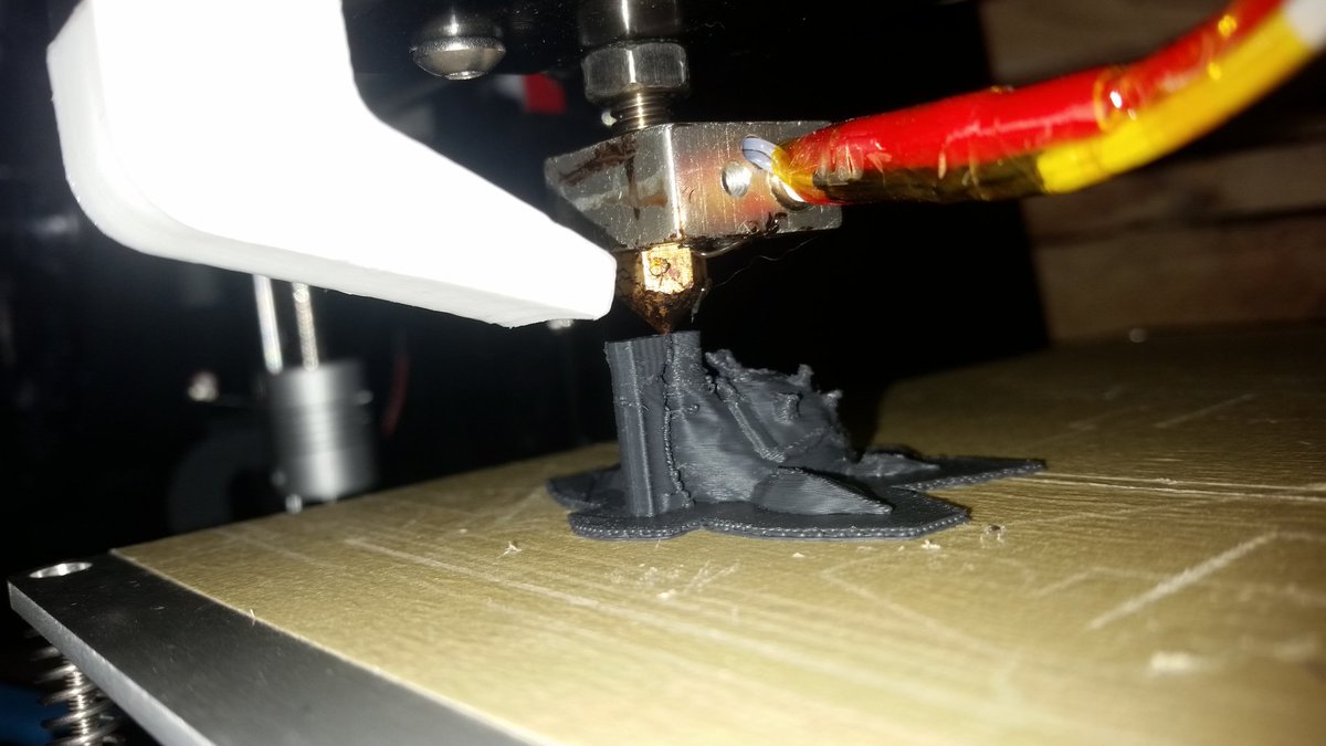 darkfight_21's tweet photo. Impression et début de peinture d'un porte cle lokclass (lapras en anglais)
#locklass #pokemon #impression3d #3Dprinting https://t.co/jreP0NTL7W