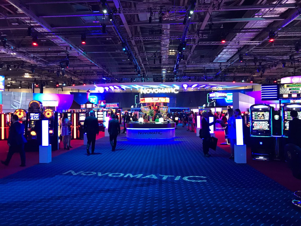 TecnausaRec's tweet photo. Tecnausa en #ICE2018 Londres tomando buena nota de las últimas tendencias https://t.co/B7P9GlPw9x