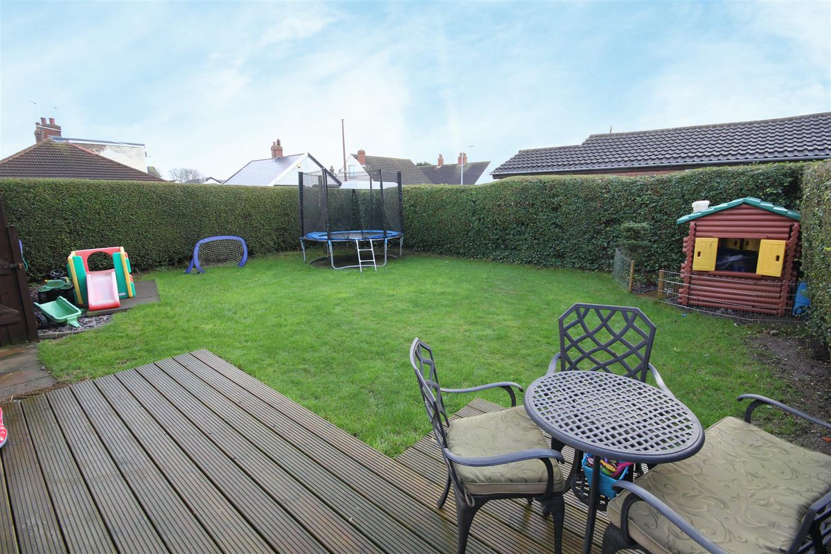 choiceagent's tweet photo. **NEW LISTING NOT TO BE MISSED**

Regent Road, Mablethorpe | £159,950

Situated close to the beach is this fabulous three bedroom semi detached house which is very well presented and boasts three reception rooms plus a large kitchen.

Call us on 01507 472016 for a viewing! https://t.co/vIJtvwj6GU