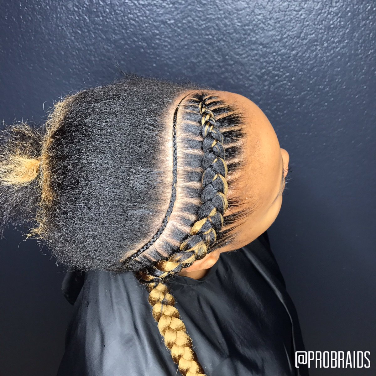 probraids_'s tweet photo. 1hr process | Hair provided | BOOK NOW!!!! πHair must be at least 4in. Follow me on Snapchat @probraids for live updates. Book under 4 large feed-in braids with 3 small ones in between. #braids #probraids #feedinbraids #feedinbraidsdallas #cornrows #dallashairbraider https://t.co/tlWFQi2C5y