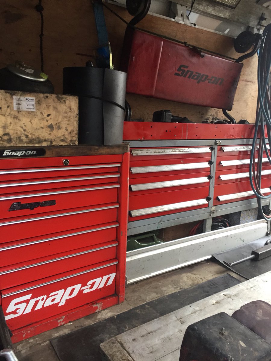 dandktyres's tweet photo. BUSY DAY TODAY BUT ALWAYS TIME TO HIBE THE BOXES A CLEAN. @Snapon_Tools #snapon #busy https://t.co/niWryZFG3t