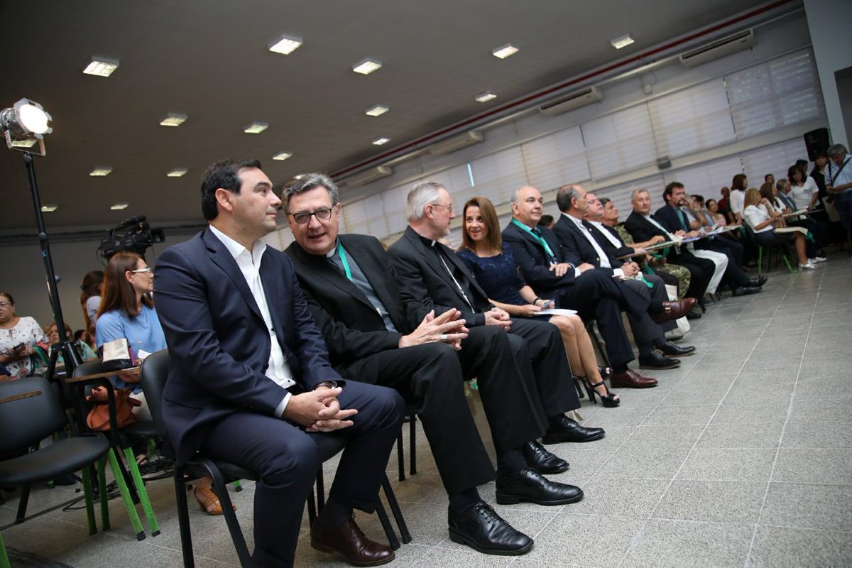 gustavovaldesok's tweet photo. Participo de la 55º edición del Curso de Rectores realizado por el @Consudec_Ctes en la Facultad de Veterinaria de la @unneargentina, y aproveché la oportunidad para declarar a esta edición de interés provincial. https://t.co/8Sk20jg5Pe