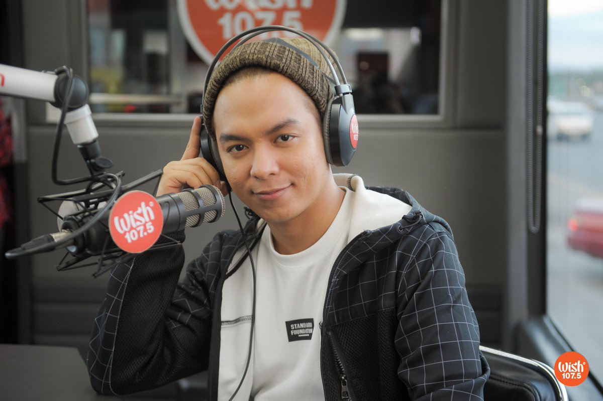wish1075's tweet photo. Tawag Ng Tanghalan alumnus @sammangubat returned aboard the Wish Bus and performed his debut offering "Pagkat Nariyan Ka" under @StarMusicPH! The uplifting track was written and produced by @lioncalledzion and @TrinaBelamide . https://t.co/YGAVVzND1C