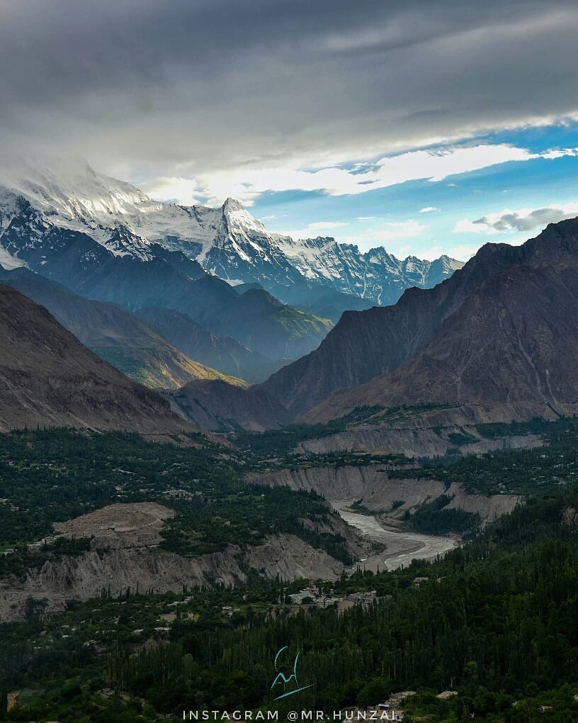 Beautiful Hunza Nagar😍
Photo by @mr.hunzai
.
.
#iropakistan #trip #vscocamthailand #vscocam #nature #naturelovers #bbctravel #wu_pakistan #mountains #flashh_pakistan #dwptemples #wonderful_places #landscape #ig_pakistan #landscapephotography #wanderlustpakistan