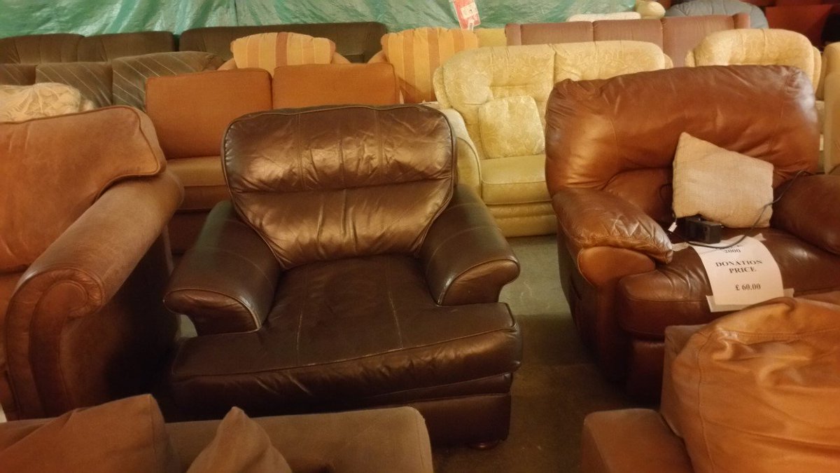 Track_2000's tweet photo. HUGE SELECION OF SOFA'S ALL TO BE GONE - GET AN ARMCHAIR FOR A TENNER?><:{ll+ HONESTLY https://t.co/8awDcGayLs