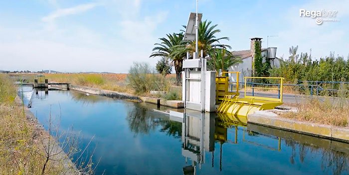 RegaberSA's tweet photo. Disponemos de información, tecnología y experiencia  para  la optimización de los sistemas de riego. La automatización de compuertas mejoran la eficiencia en canales.

⬇️Costes de mantenimiento 👩‍🔧
⬇️Gasto de agua y energía 📊
⬇️Costes gestión 📱
https://t.co/tpzEGaB9vb https://t.co/eAv2yQKZ2Z