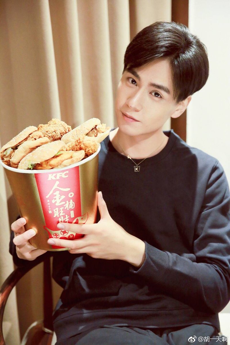 LHY998's tweet photo. #胡一天 KFC😍 https://t.co/ZhWqMu53Yv