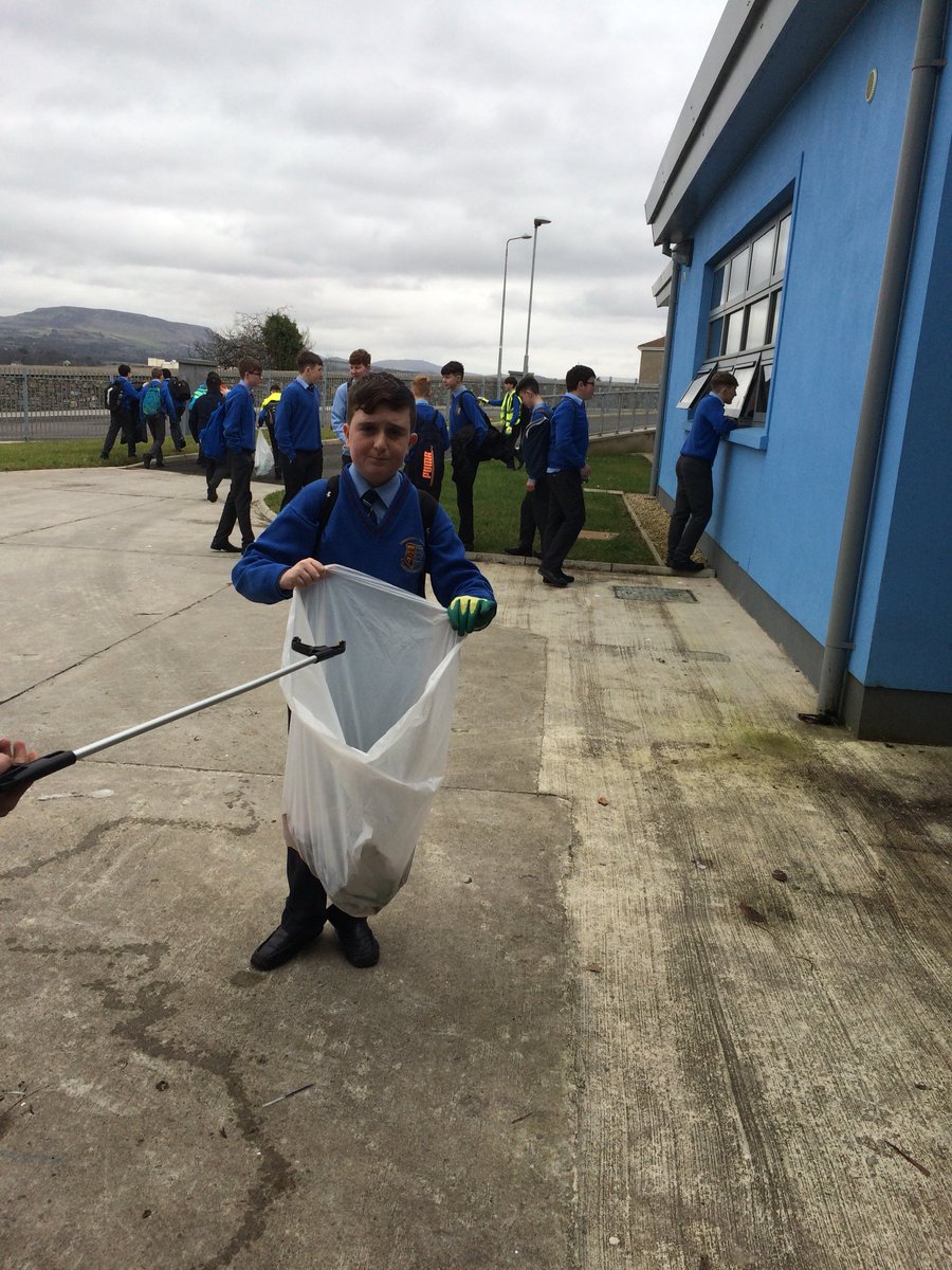 GSsummerhill's tweet photo. @GreenSchoolsIre @cicsummerhill be a team keep Summerhill green and clean https://t.co/GXryyYkBgj