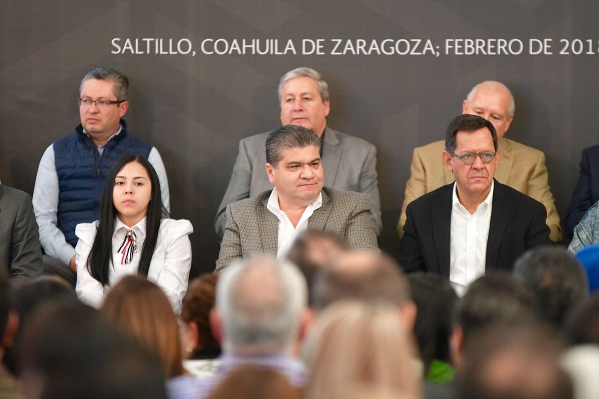 mrikelme's tweet photo. En compañía del Secretario del Trabajo y Previsión Social @1campa hoy inauguramos la Feria del Empleo Saltillo 2018, en beneficio de las y los saltillenses y en favor del desarrollo laboral y económico de nuestro estado. #FuerteCoahuilaEs https://t.co/jVfRRHvB0E