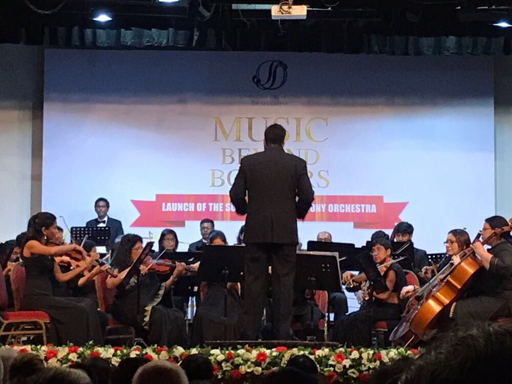 IndiainSL's tweet image. #MusicBeyondBorders another endeavour celebrating India &amp;amp; Sri Lanka@70. @IndiainSL partnered with SriLanka Symphony Orchestra &amp;amp; Bombay Symphony Orchestra to present a melodious musical evening. Music of Unity-India &amp;amp; Sri Lanka
@SushmaSwaraj