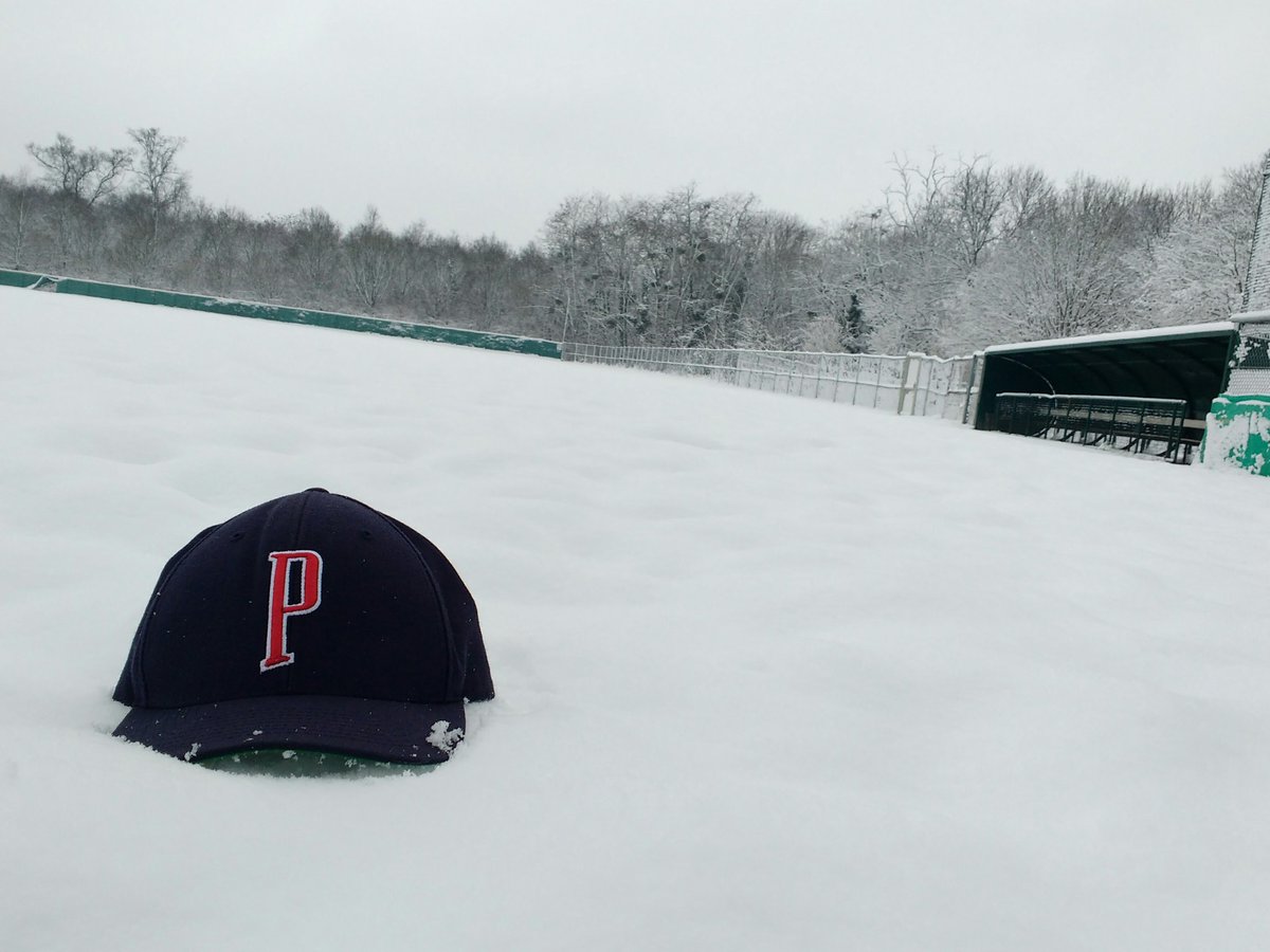 patriotsparis's tweet photo. Qui ça tente du snow baseball ? #ParisSousLaNeige #neige #Paris12 #StadePershing #winterbaseball ⚾❄⚾❄⛄ https://t.co/FLCUEB18uy