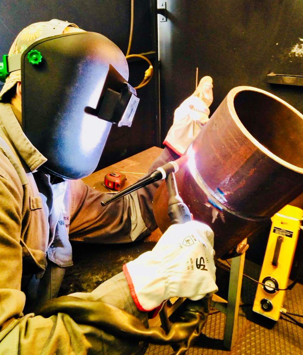 QualityWeldServ's tweet photo. Hoy Javier deja a un lado sus labores de gerencia para recordar sus viejos tiempos como soldador... 👨‍🏭🔝 #Management  #Welder #quality https://t.co/QBJ2eHBjPh