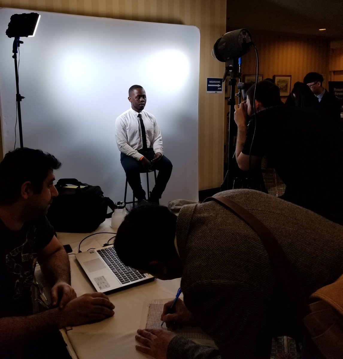Caroline_Konrad's tweet photo. #NewGradFair = place to be: Get your headshots &amp; meet 80+ employers: now until 3pm, 89 Chestnut St. #RoadFromRyerson @RUStudentLife @RyersonU @RyersonCareer https://t.co/SPTHgo6g97