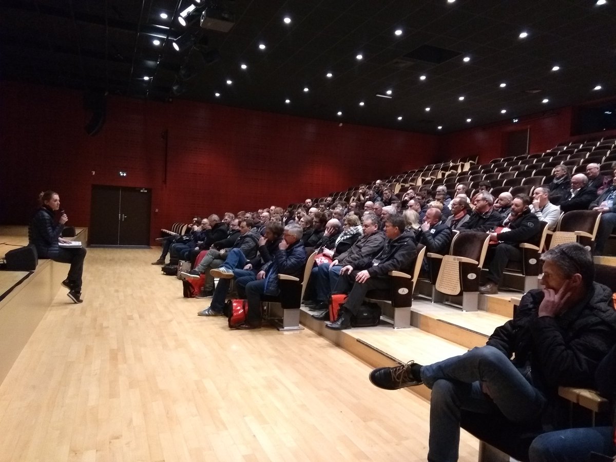 regionbretagne's tweet photo. #50métiers Accueil des candidats et des jurés, dernier brief avant le grand jour...! Toute l'équipe est prête à vous accueillir pour les Olympiades des métiers : rendez-vous demain dès 9h 👇 https://t.co/h7UVJE0Xz6