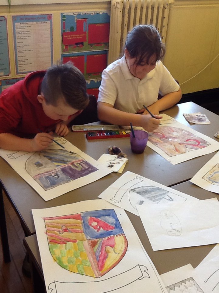 BubsyTownhill's tweet photo. amazing fun focusing on Heraldry in class today #thcyear4 #thcart #thcpse https://t.co/Q6GjH9enpR