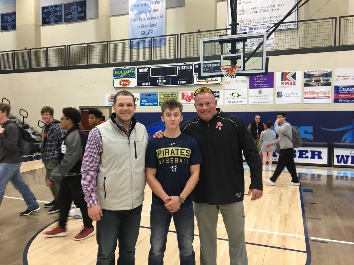 MMWArkansas's tweet photo. Really enjoyed being at Harber HS today to see our man @LucasMccain7 sign his LOI to @IndependenceCC 
@B_Walker_21 @JTBaker51 https://t.co/Gsg9jz4oSD