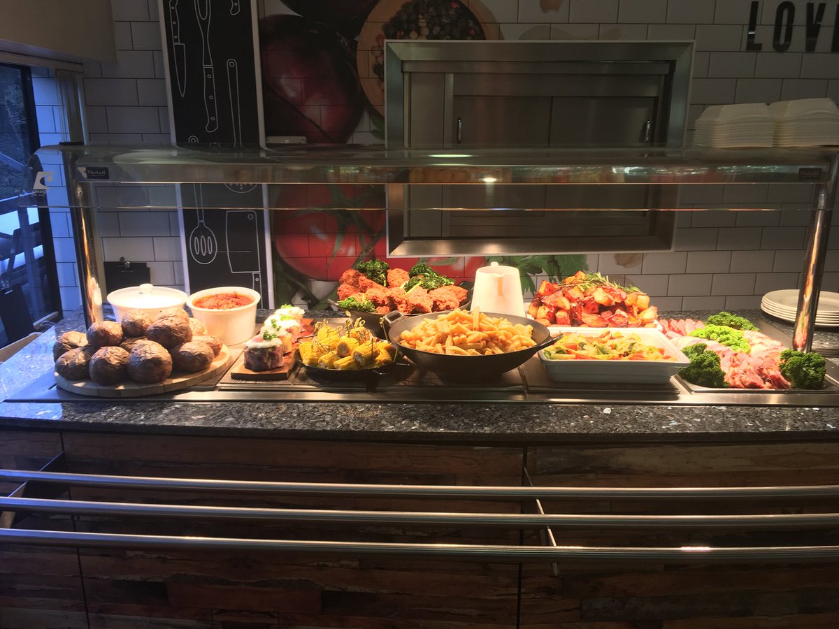 DawnPowell19's tweet photo. Lunch at Bosch Denham !! Honey roast Gammon! Southern fried chicken! Bubble and squeak with a poached egg! @JonWhittle1 https://t.co/A0OVnN8xj2