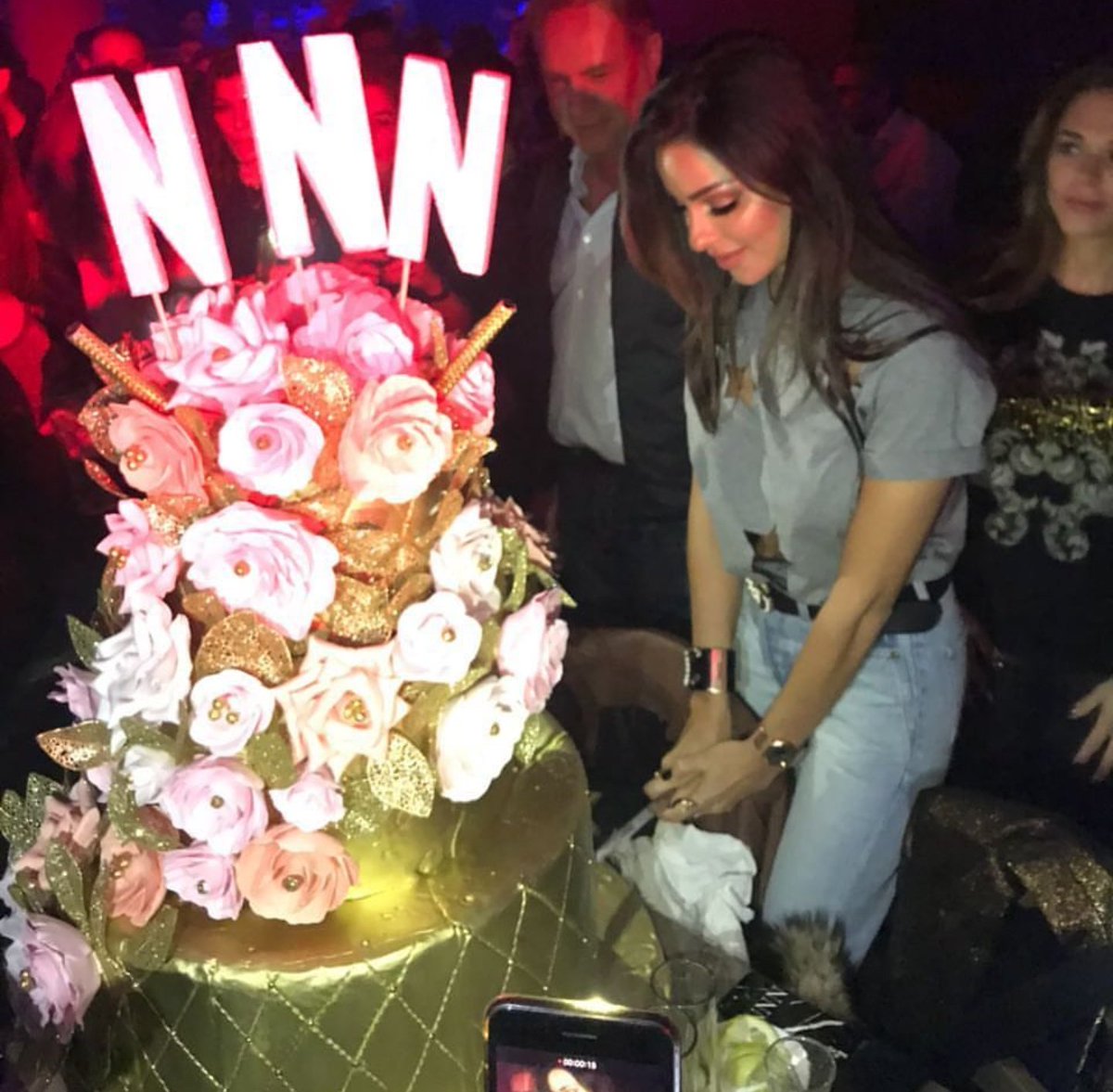 nnn_299's tweet photo. HAPPY BIRTHDAY TO YOUUUU ❤ LOVE YAAAA !!!😍😍😍 @nadinenjeim https://t.co/2D6aVLqbJW