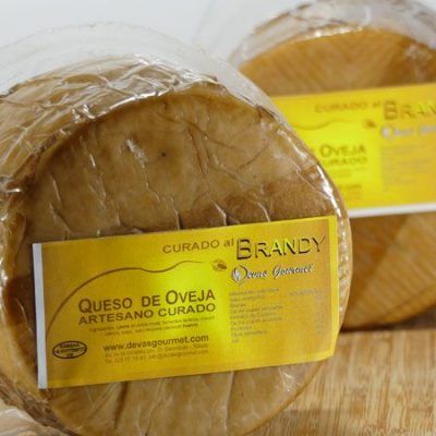 CompraselectaT's tweet photo. ¿Tu pareja es adicta al queso? Regálale una cesta con algunos de los quesos más originales de #CompraSelecta: queso al chile, al pimentón, al brandy o al vino. Y complétalo con nuestras fantásticas cremas de queso!
#SanValentín #gourmet #regalosoriginales
https://t.co/unA6KiMmVG https://t.co/iqdKyQqqFL