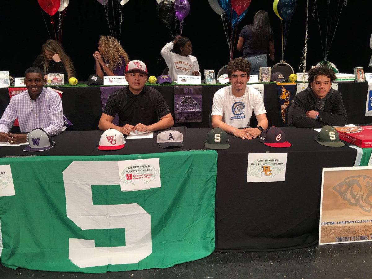 SHSLIONBASEBALL's tweet image. 🌟Congratulations to our Spring Lion Baseball players who have signed to play at the next level. Go Lions!🌟