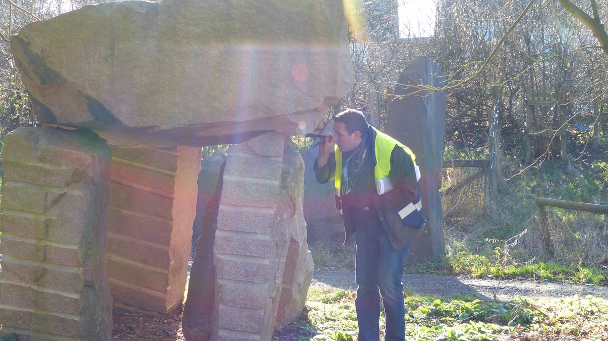 readingbotany's tweet photo. Simon Boulter @RSKEcology advising @UniofReading #MScSISS & #MScPlDiv on their #ExtendedPhase1 survey @Coombes_School https://t.co/12X3D4eNLo