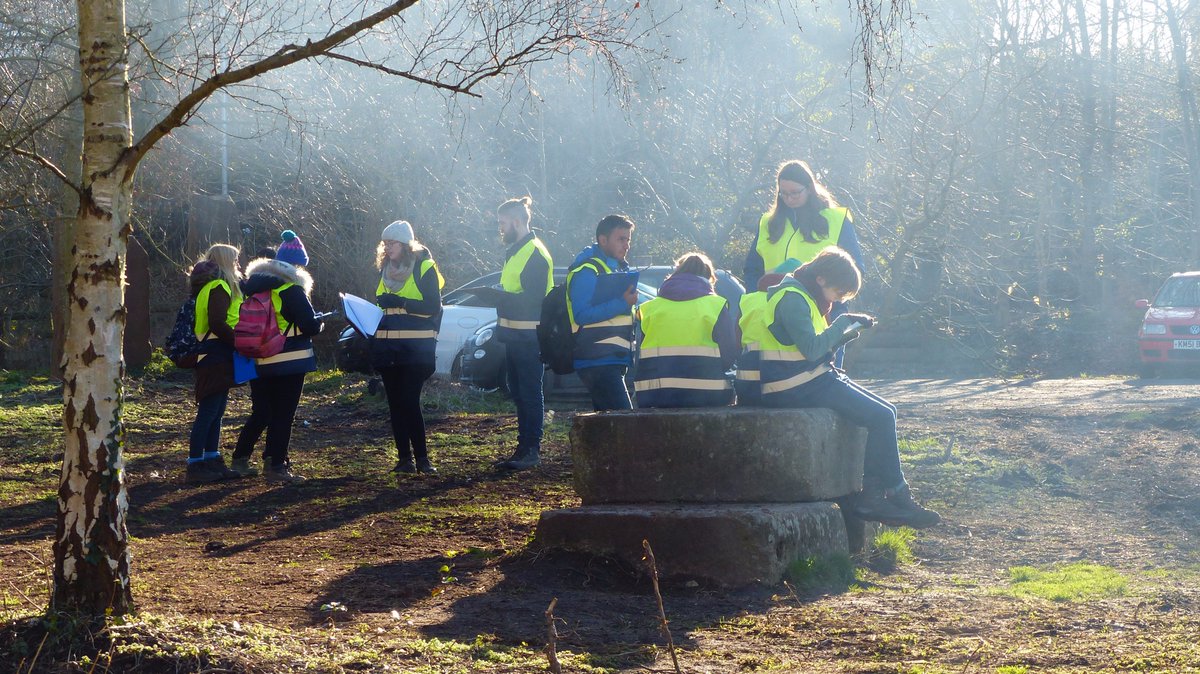 readingbotany's tweet photo. Great weather for @UniofReading #MScSSS #MScPlDiv #ExtendedPhase1 survey @Coombes_School Checking the final details in the evening sunshine, now just that report to write...!!! βοΈππ§ https://t.co/lFhD5n66na