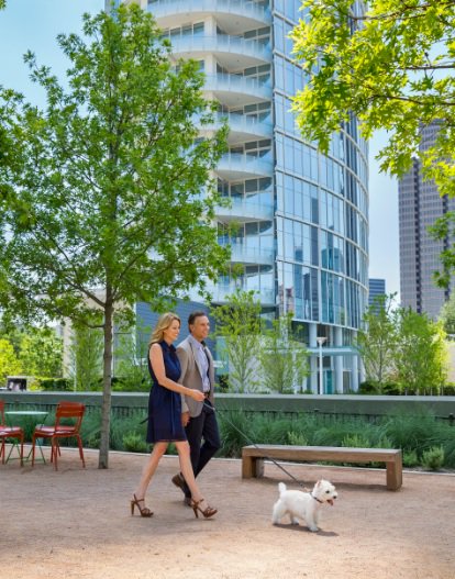 Stepping out the front door of Museum Tower will introduce a rich environment both natural and urban. The five-acre @KyldeWarrenPark serves as your beautiful front yard and a natural link from Downtown to Uptown.  #LocationIsEverything #LushLiving #Dallas #LuxuryLiving #HighRise