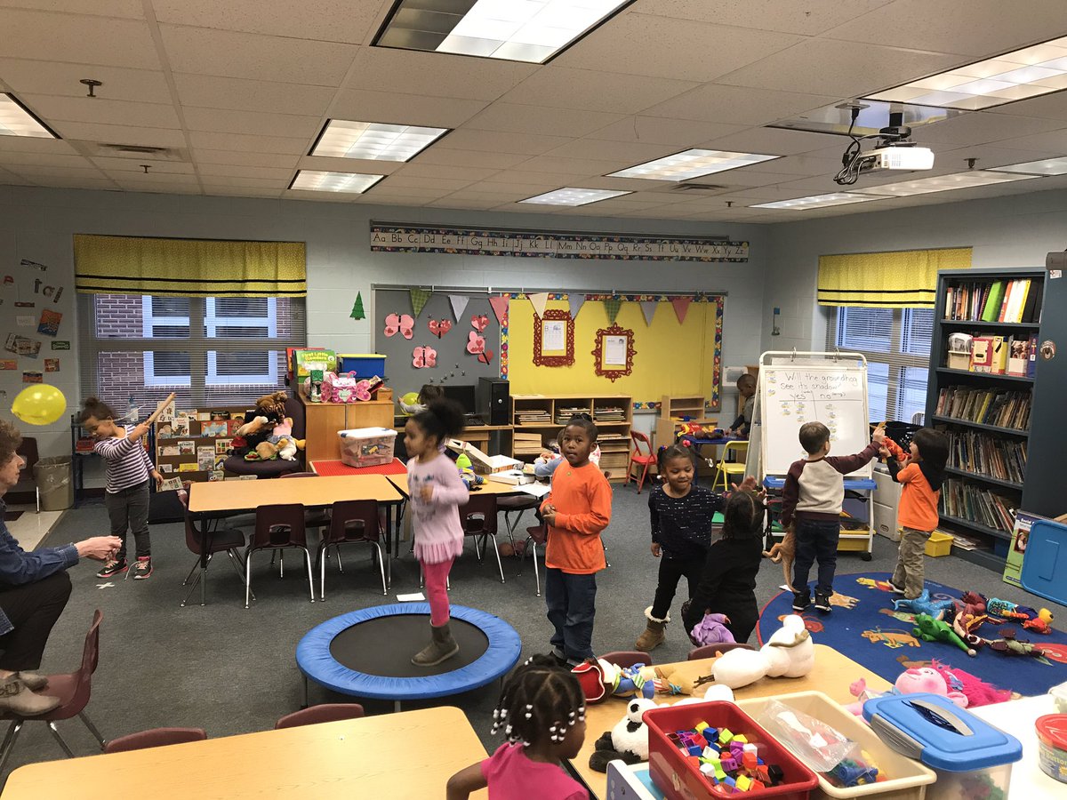 MeganVarner8's tweet photo. Even the teachers are playing the day away! #GlobalSchoolPlayDay #iamcucps https://t.co/orEXAP5G90