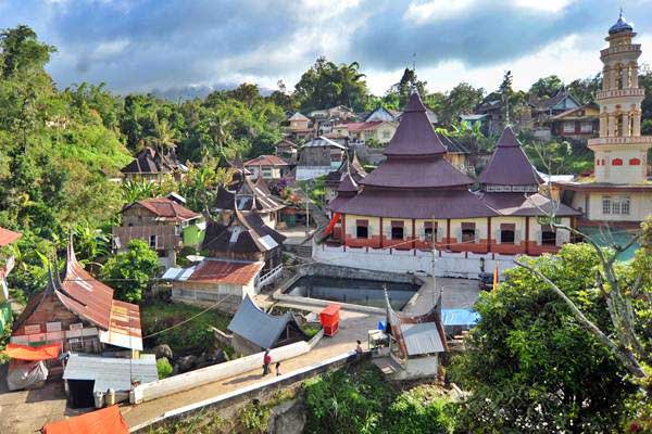 Bisniscom's tweet photo. Kemenpar: Target Wisman Ke Sumbar Tahun Depan 100.000 https://t.co/TsEUNA8lu3 https://t.co/s1Ijopd6La
