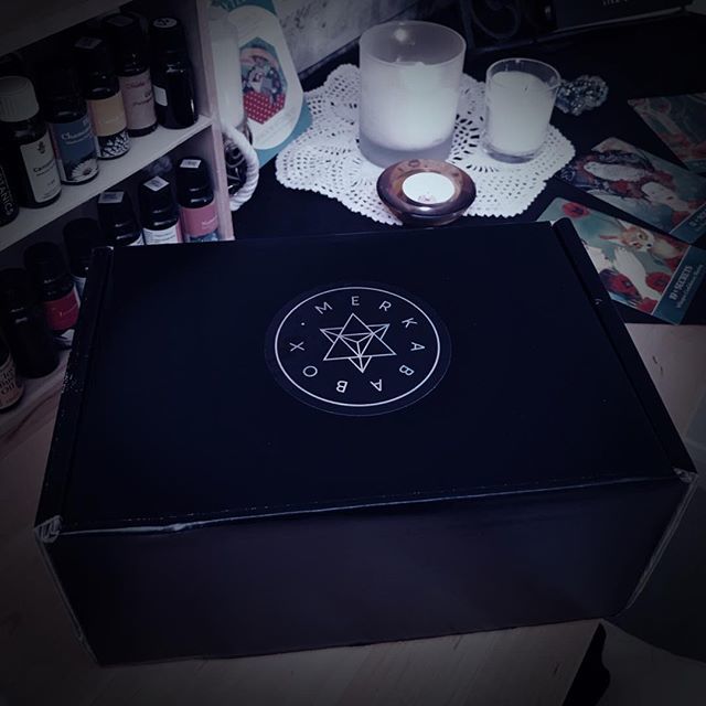 story_witch's tweet image. #merkababox my first one ❤️ and I was really impressed. Unboxing video up now (link in bio). Looking forward to this month’s box now! 📦 
#witchesofyoutube #witchlife #witchesofig #everydaymagic #alifeofintention #witchyhaul #modernwitch #magiceveryda… ift.tt/2E9UoQU
