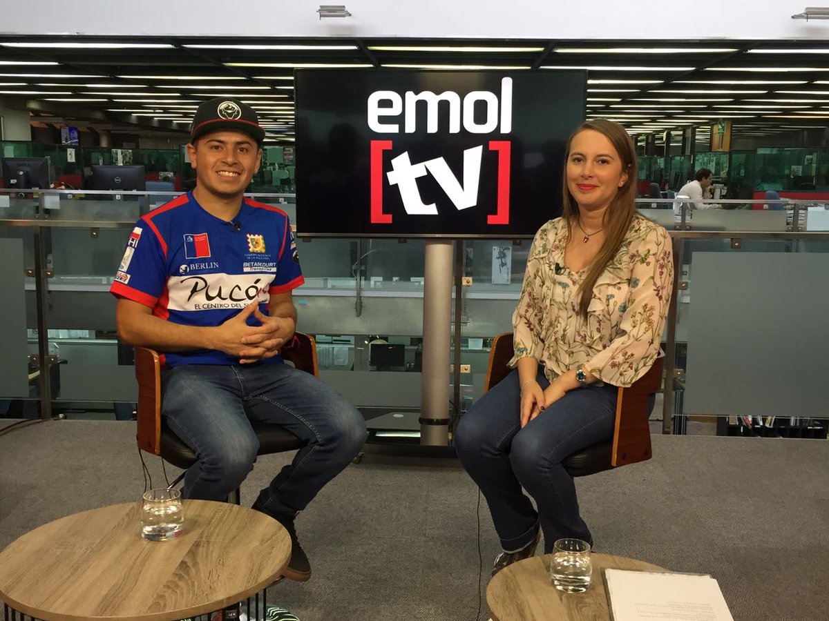 EmolTV's tweet photo. EN VIVO📡 Conversamos con Pedro Devaud, deportista que participó de la Fórmula E y del automovilismo latinoamericano en @Emol #YaEstáEnEmol https://t.co/ieJn3kwjhQ