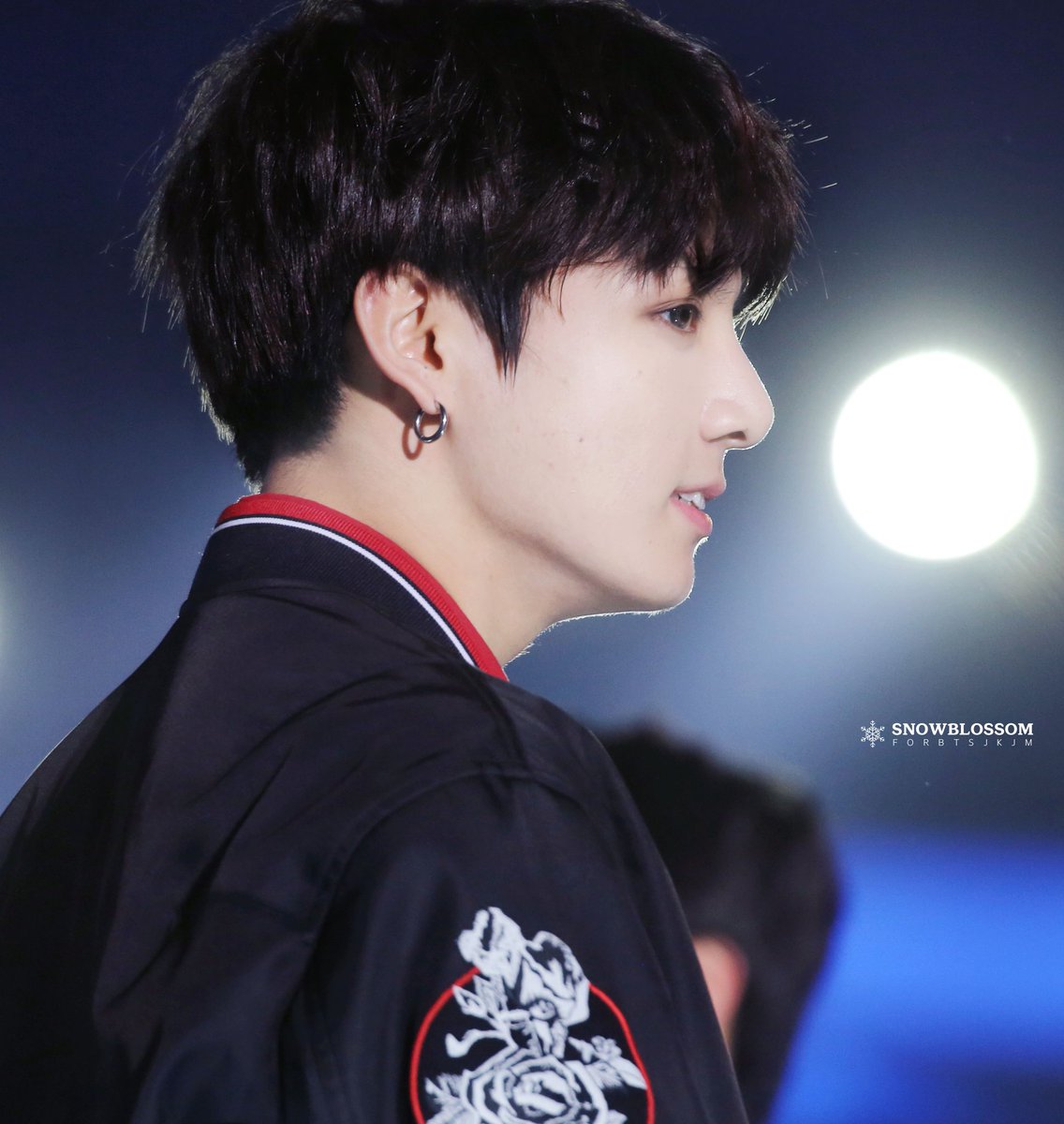 dosenami's tweet photo. #iHeartAwards #BestFanArmy #BTSARMY @BTS_twt 
#JUNGKOOKDAY you got the best of me JK ☺
cre:@SnowBlossom_J https://t.co/Ks5vYqYeQL